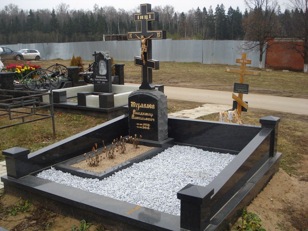 Образцы памятников в виде креста