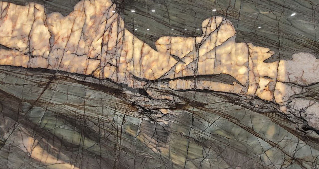 стена и стеновая панель из кварцита с подсветкой Москва